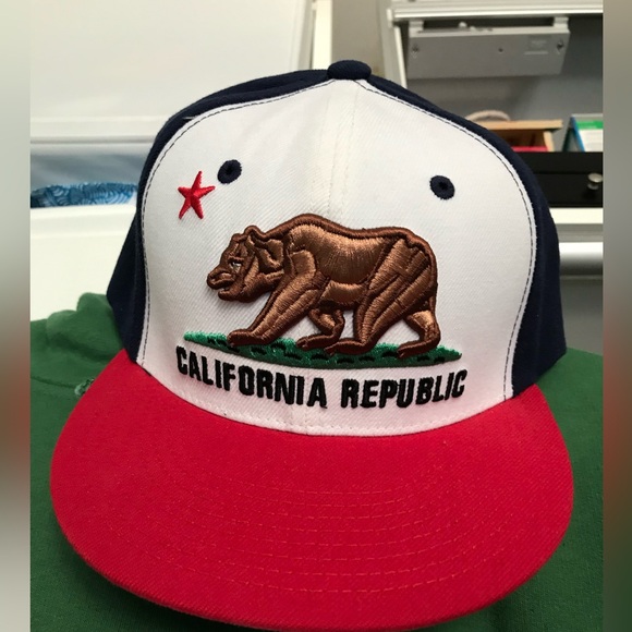 California Republic hoodie and hat combo - Picture 2 of 2